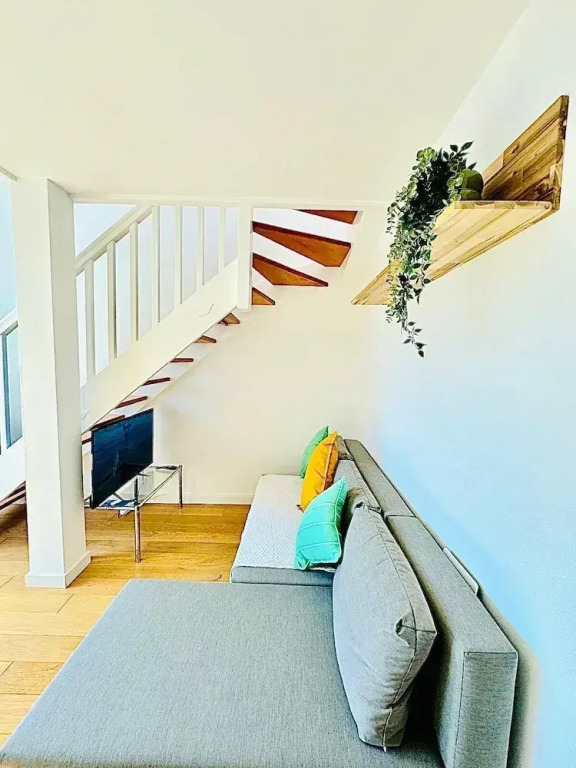One bedroom flat near train station