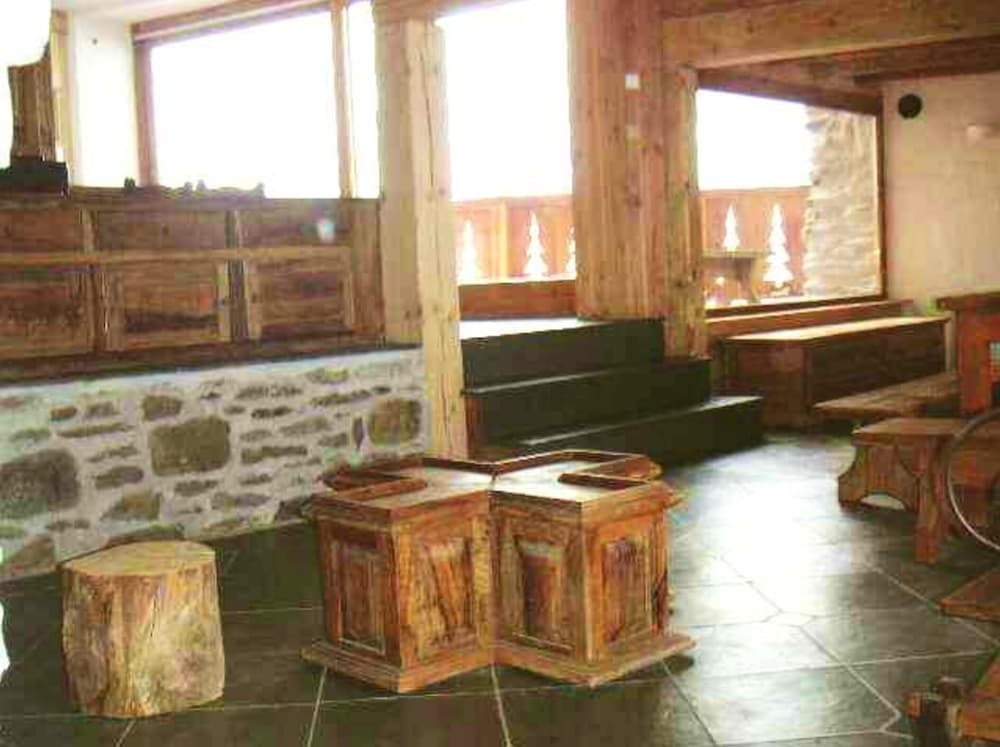 Chalet with 5 Bedrooms in Sainte-Foy-Tarentaise, with Wonderful Mountain View, Furnished Garden And Wifi