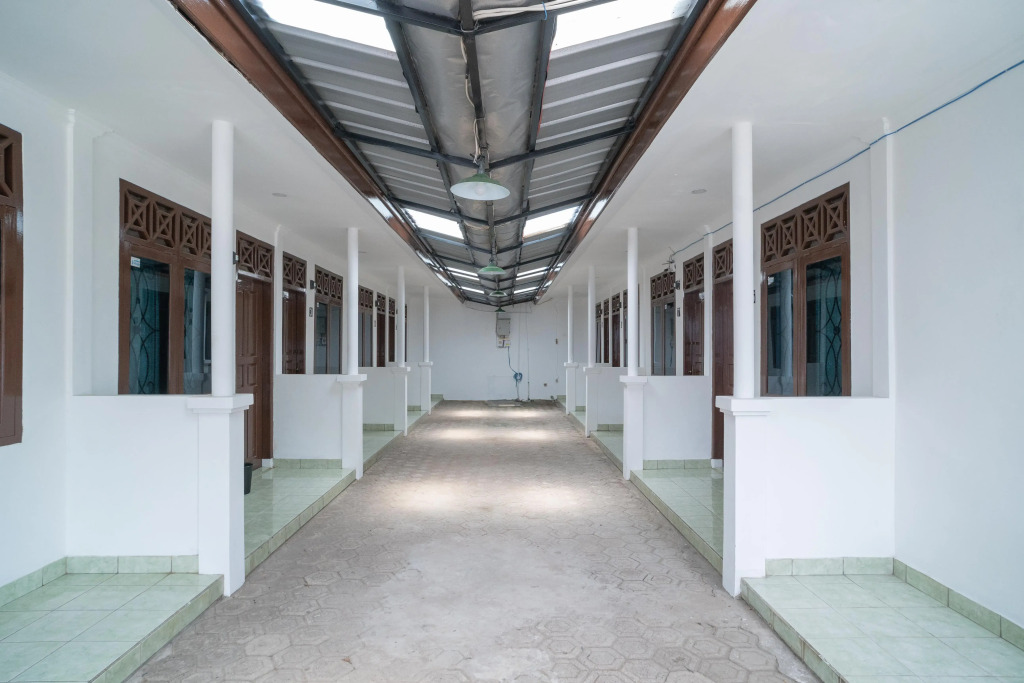 RedDoorz near Bundaran Ciceri