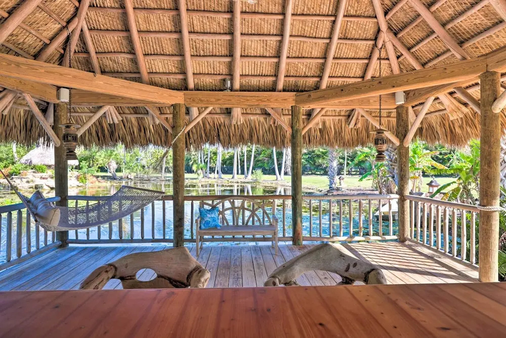 Riverfront Merritt Island Bungalow w/ Dock & Deck