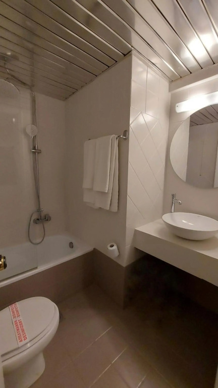 Lingos Hotel