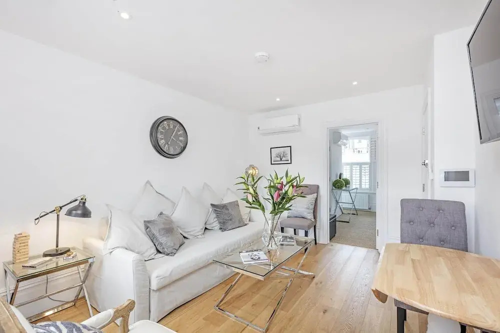 Pet-friendly Fulham 1-bed Apt, 2 Mins to Tube