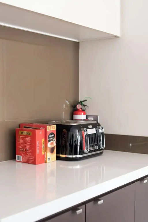 5br Luxury House 20 Min To Cbd Spacious Living
