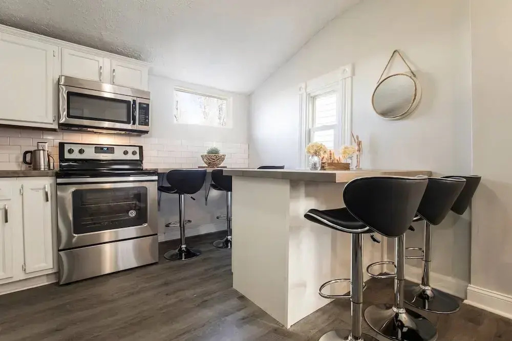 Louisville Dream House 4BR/2BA  by CozySuites
