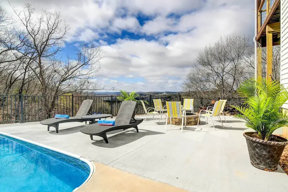 Hot Tub and Game Room! Secluded Branson Escape