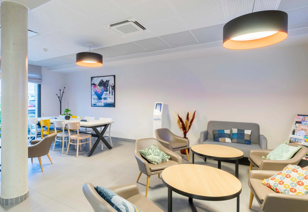B&B HOTEL Troyes Magasins dusine