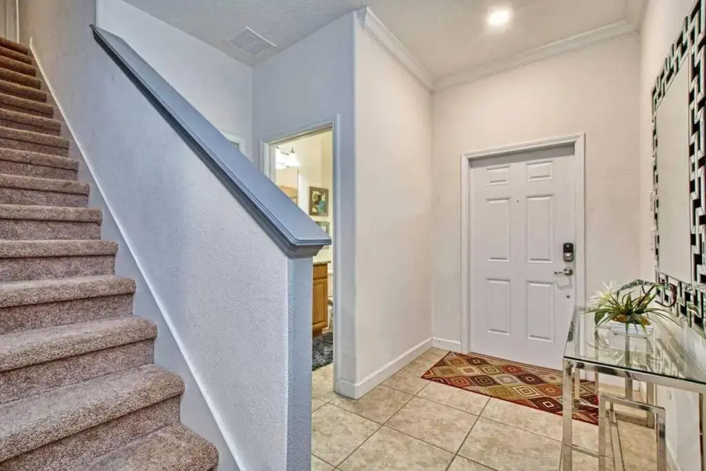 ORLANDO-DISNEY - ENTIRE HOME - 4BD, 3 Baths, WiFi, Private Pool