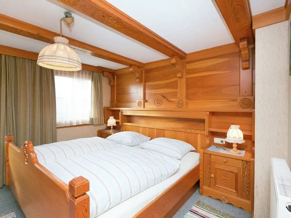 Beautiful Mountainside Chalet in Konigsleiten