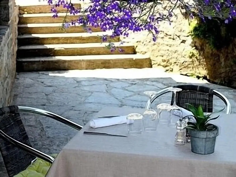Logis Hôtel Restaurant LAuberge du Chateau