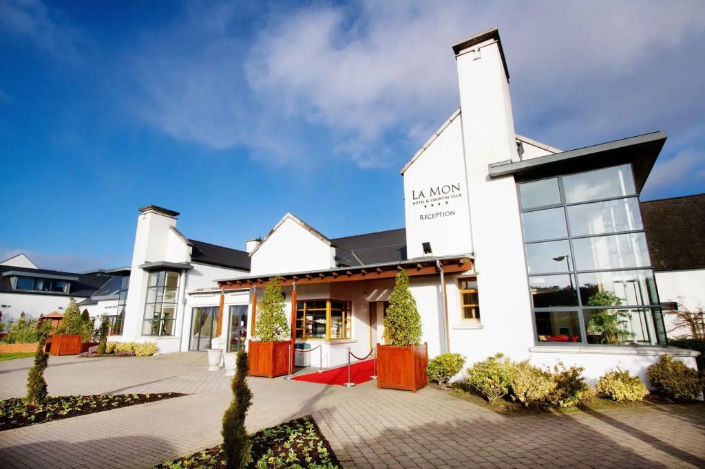 La Mon Hotel & Country Club