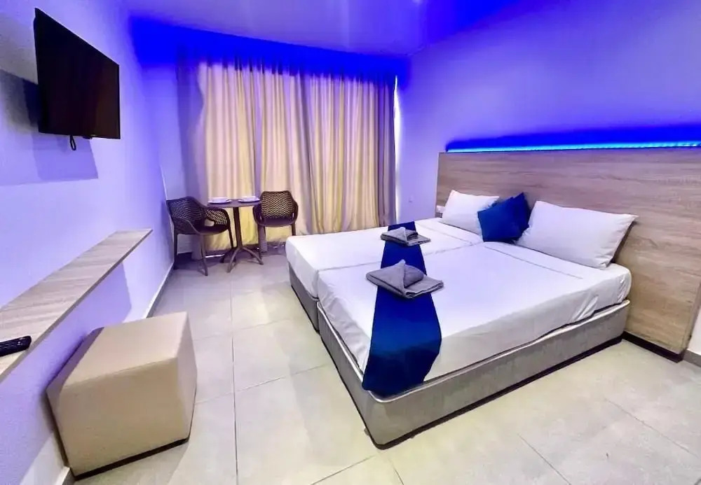 Sun Plaza Suites
