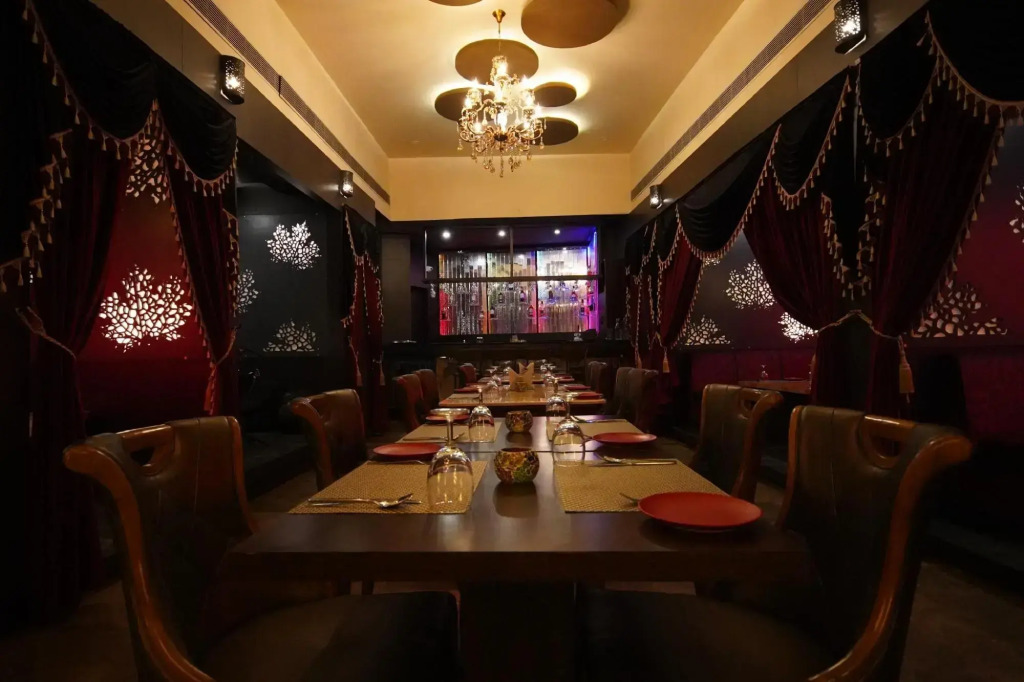 Hotel Arya - Unmarried Couples are not Allowed
