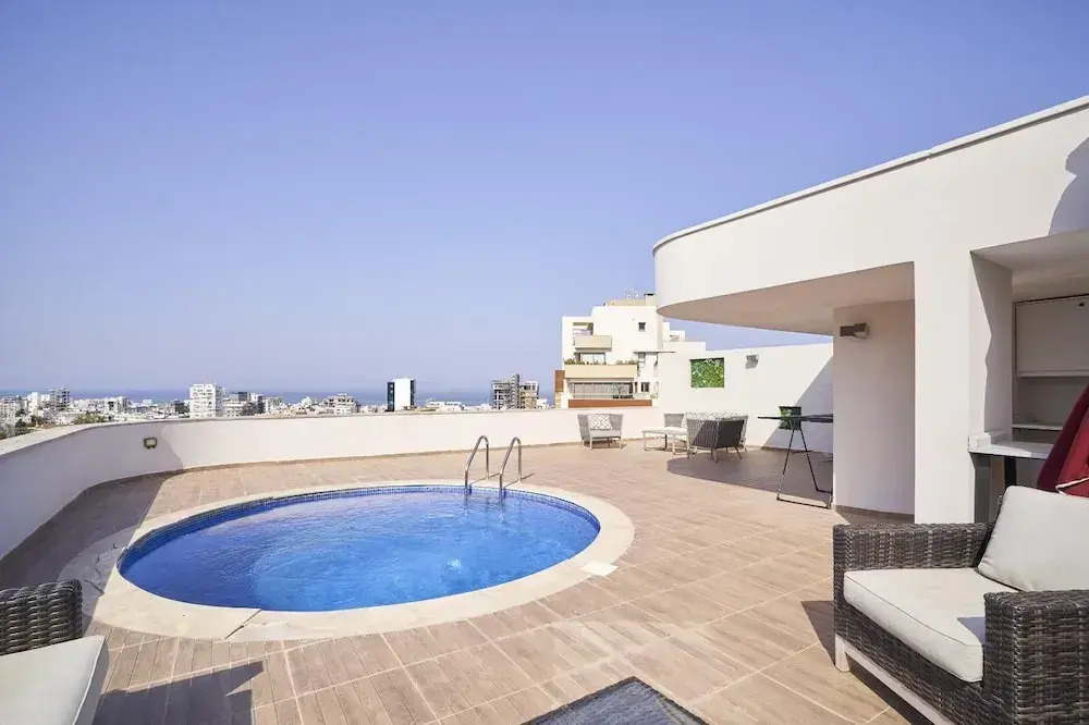 Amazing Penthouse Apartment With Rooftop Pool&bar