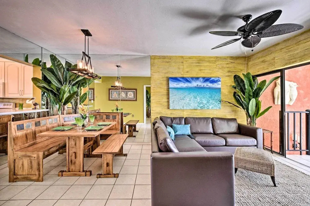 Relaxing Waterfront 2-story Retreat w/ Pool Access