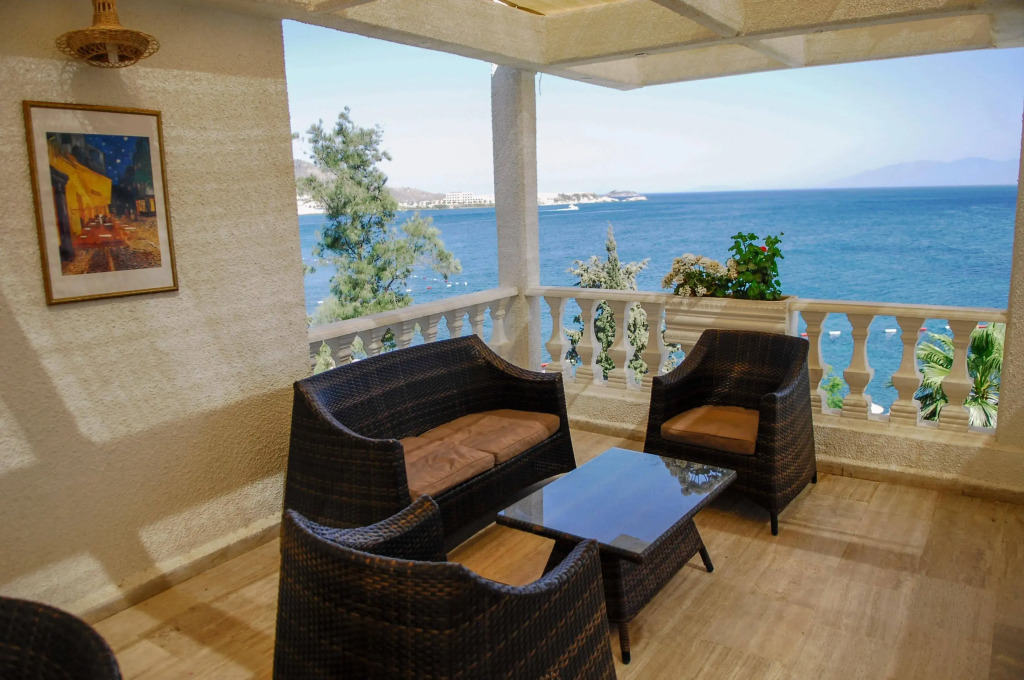 Chronos Beach Hotel