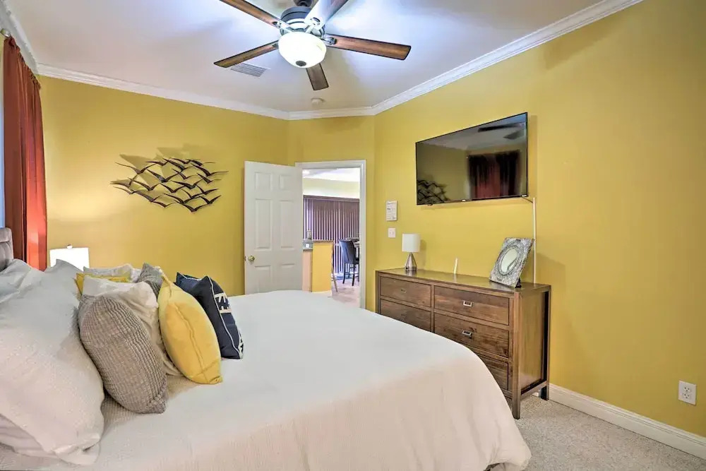 Coastal Condo w/ Pool in South Padre Island!