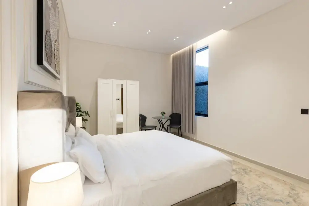 Spacious Designer Three Bedroom Home in Almadinah