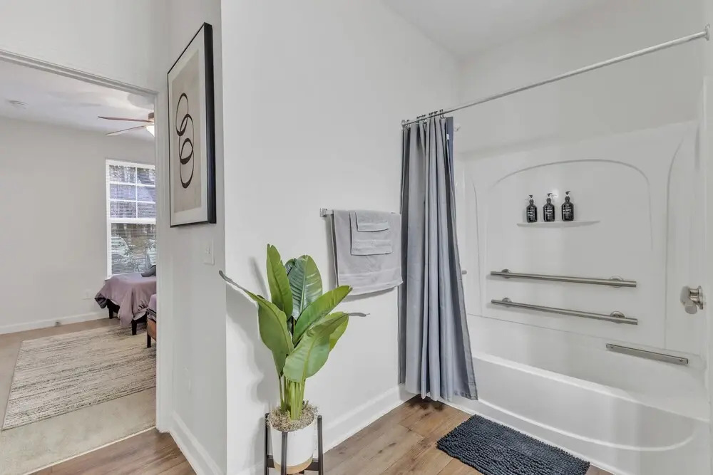 Upscale 1BR Suite to Downtown Raleigh