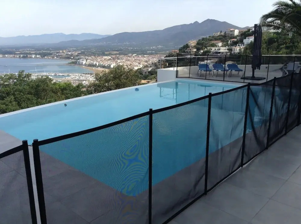 Villa in Roses with Private Pool & Sea Views