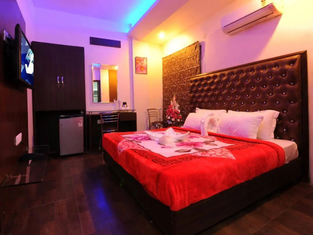 Hotel Pearl Inn & Suites