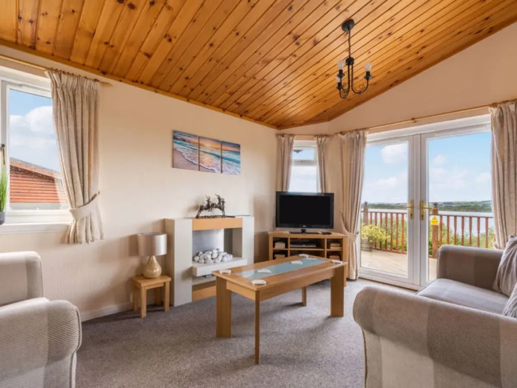 Loch Side Lodge 5