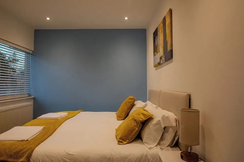4br-sleeps8-privategarden-freeparking