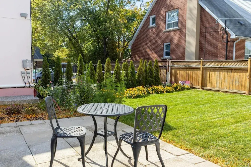 Fully Private 3 Bdrm Suite - The Winchester