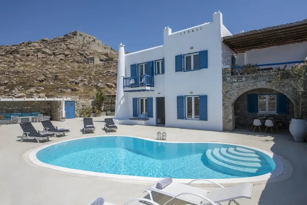 Serene Villa by Stylish Stays