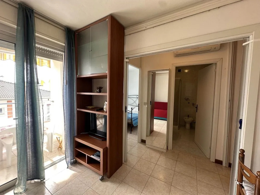 Flat With Side sea View Just Steps From the Beach