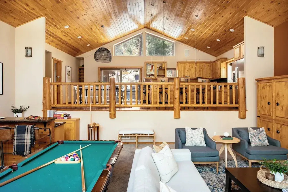 Bernard by Avantstay Luxurious Cabin in Big Bear w/ Hot Tub & Pool Table