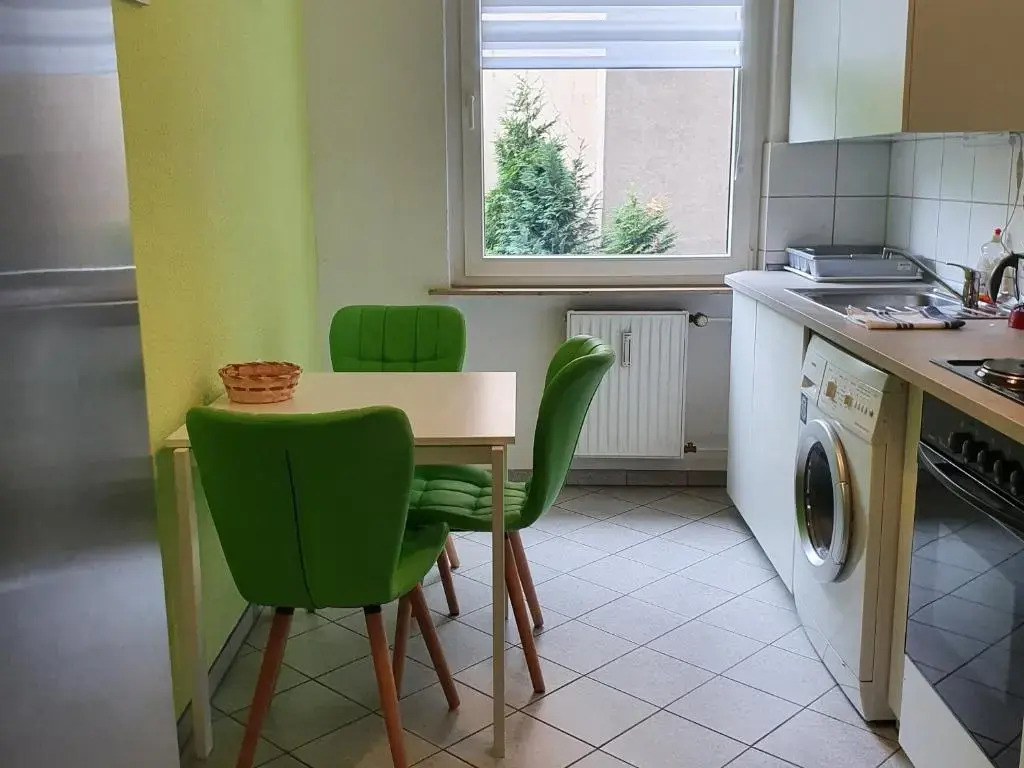Rhein Living Apartment - Balkon und Rheinpromenade