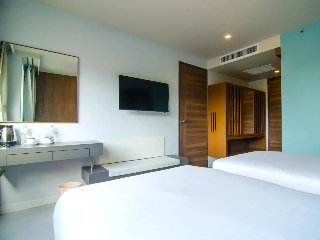 Отель Centro One Patong