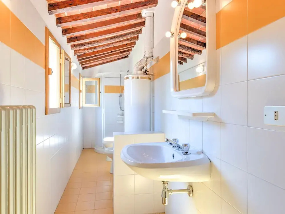 Hilltop Holiday Home in San Miniato with Hot Tub