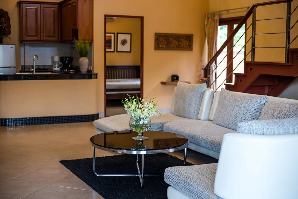 Beautiful 5BR Villa Felicity, Pool & Garden, near Naiharn