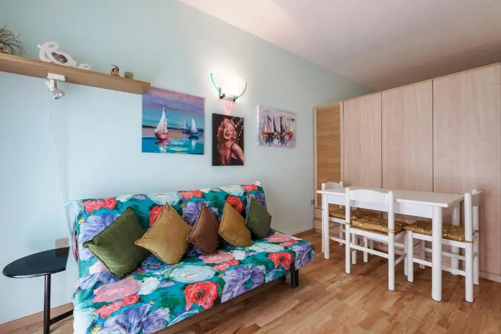 Azzurra Suite - monolocale con piscina e WiFi