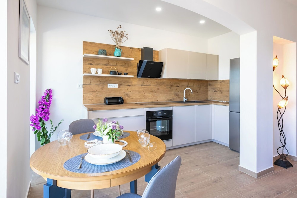 Apartments Doro