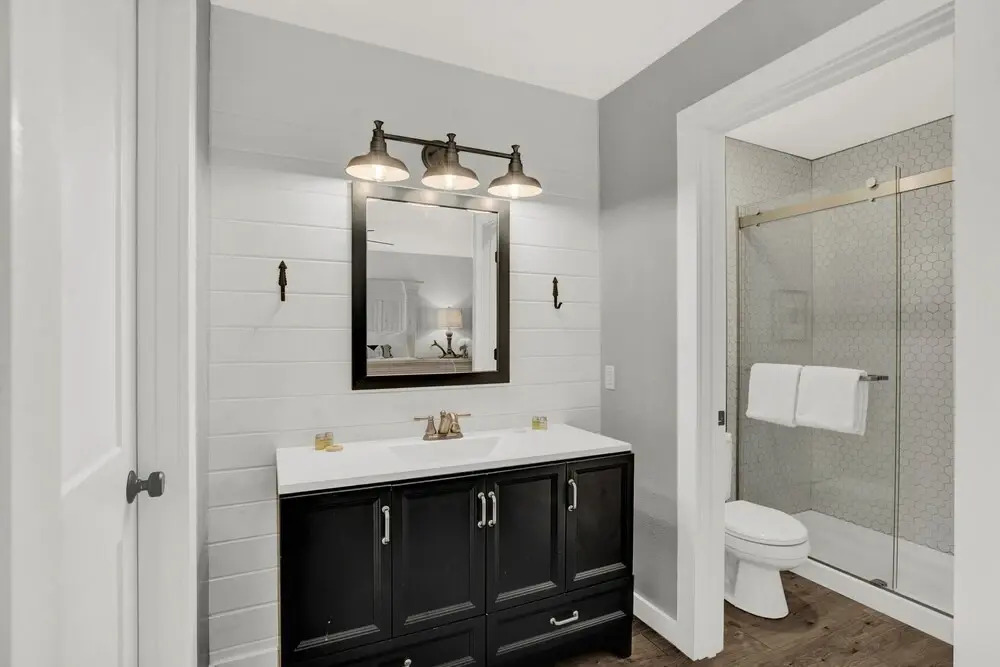 New Upscale Casita With Hot Tub & Grill