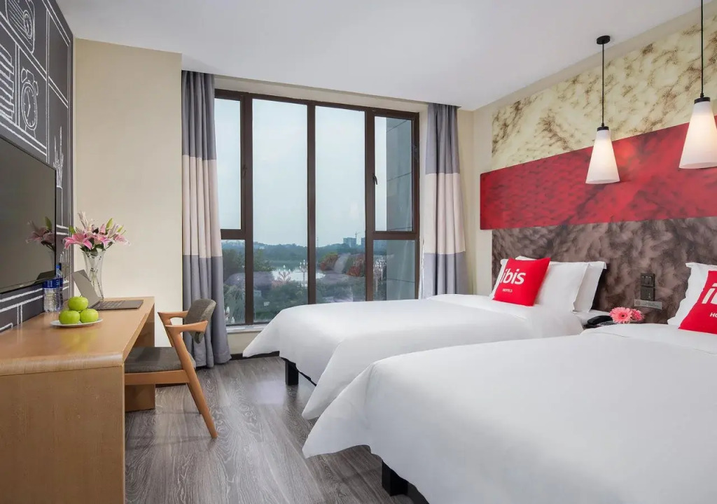 Ibis E'meishan Railway Station Hotel