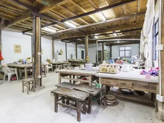 A homestay which embrace the mountains in jingdezhen