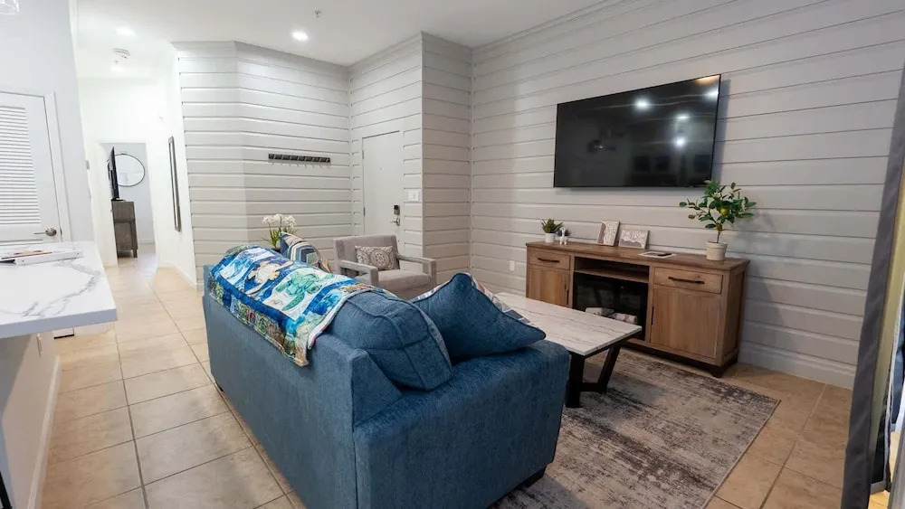 New 2br - Pool Patio - Bunk Beds - 1st Floor 2 Bedroom Apts