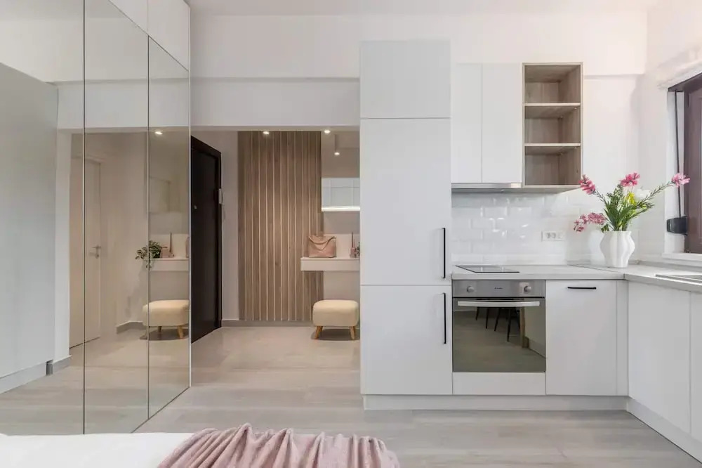 Modern & Bright Studio on Amzei Square