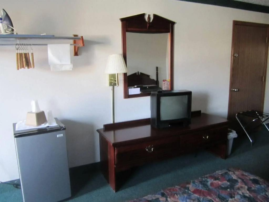 Evergreen Inn