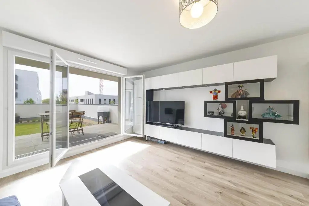 Bel appartement moderne avec jardin - terrasse