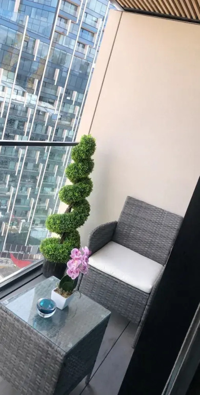 Stunning 1-bed Apartment in London With River View