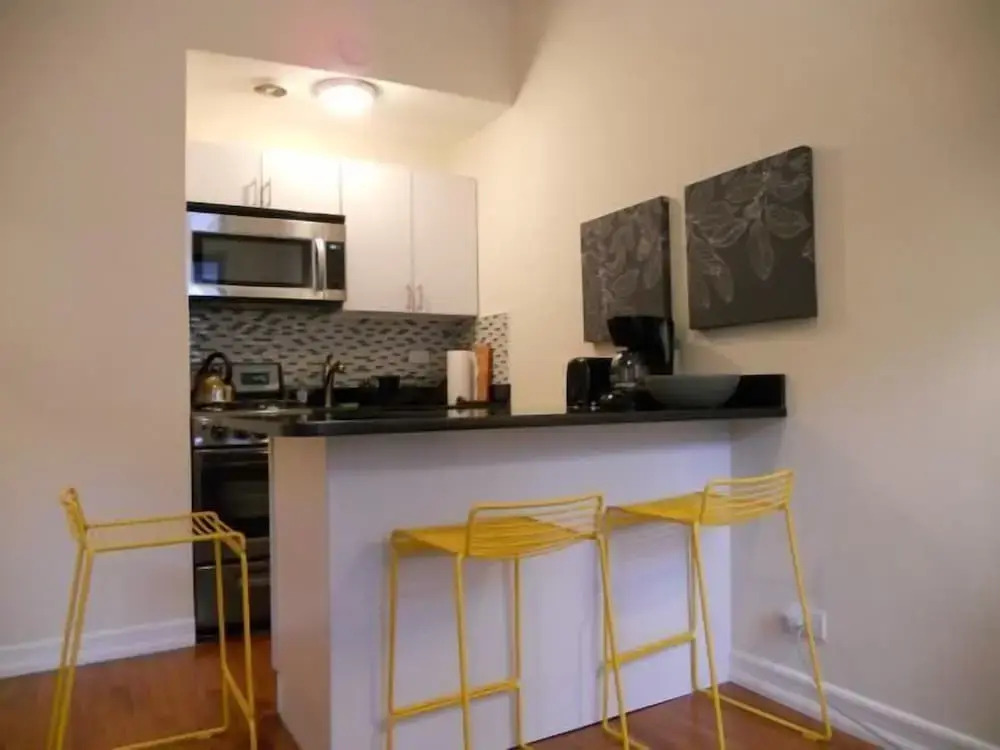 Midtown East 1BR Six DR27