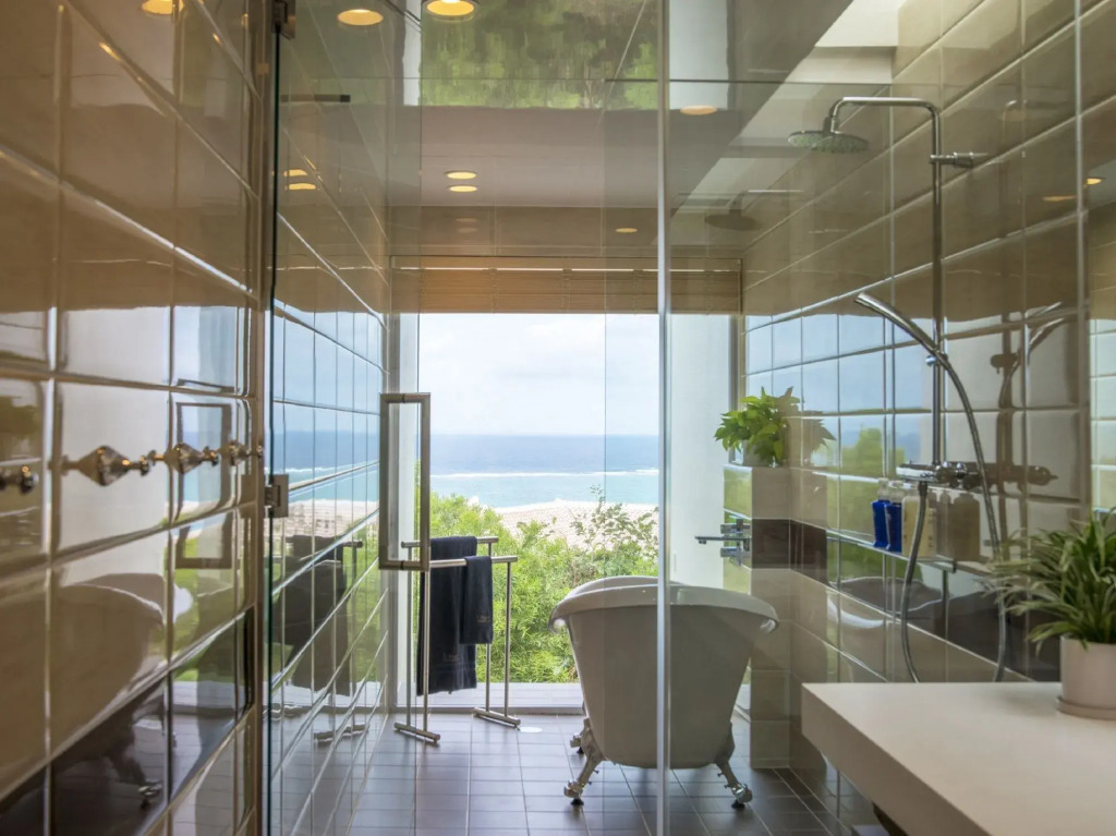 Condominium T-Room