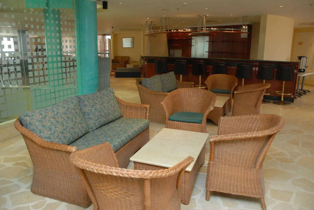 Adi Hotel