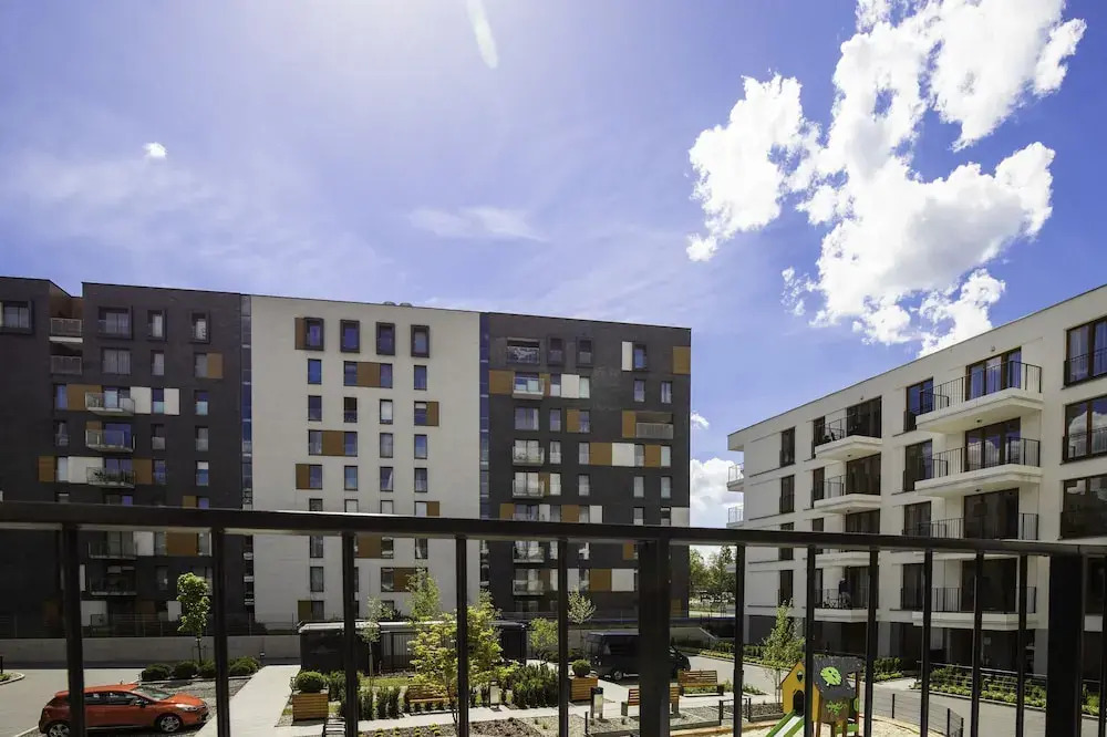 Glass House Hot Tub Apartments