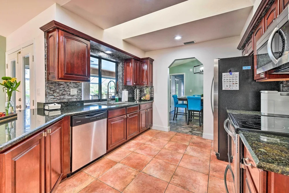 Port Charlotte Retreat w/ Heated Pool & Spa!