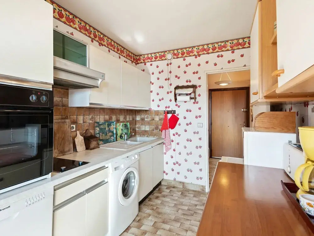 Aesthetic Apartment in Nice With Swimming Pool